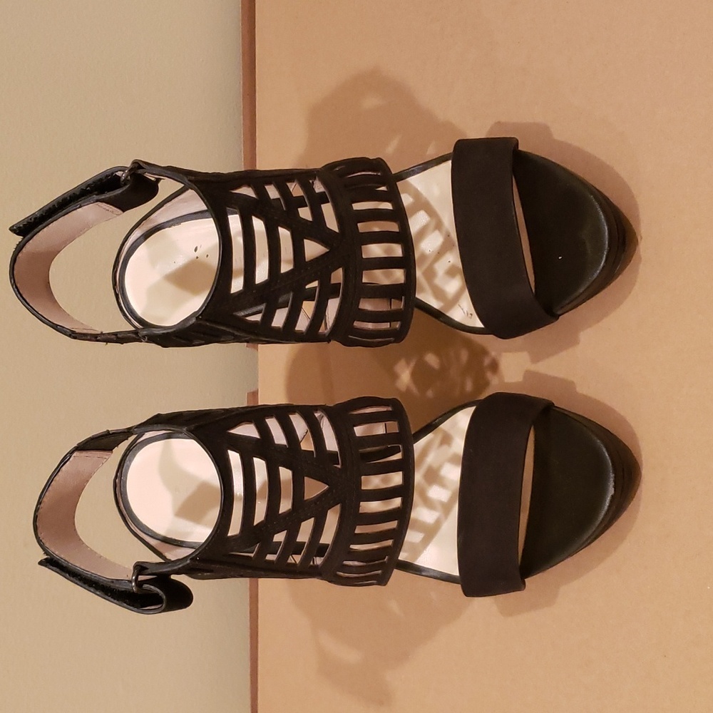 Kenneth Cole Niko Cut Out High Heel
